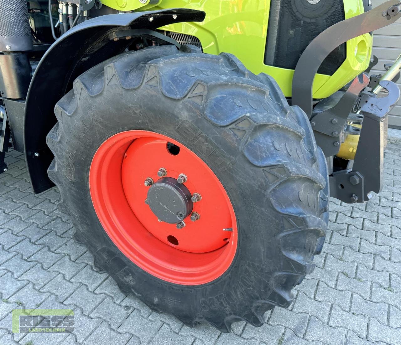 Traktor typu CLAAS ARION 410 CIS A21 + FL 100 e, Gebrauchtmaschine w Homberg (Ohm) - Maulbach (Zdjęcie 14)