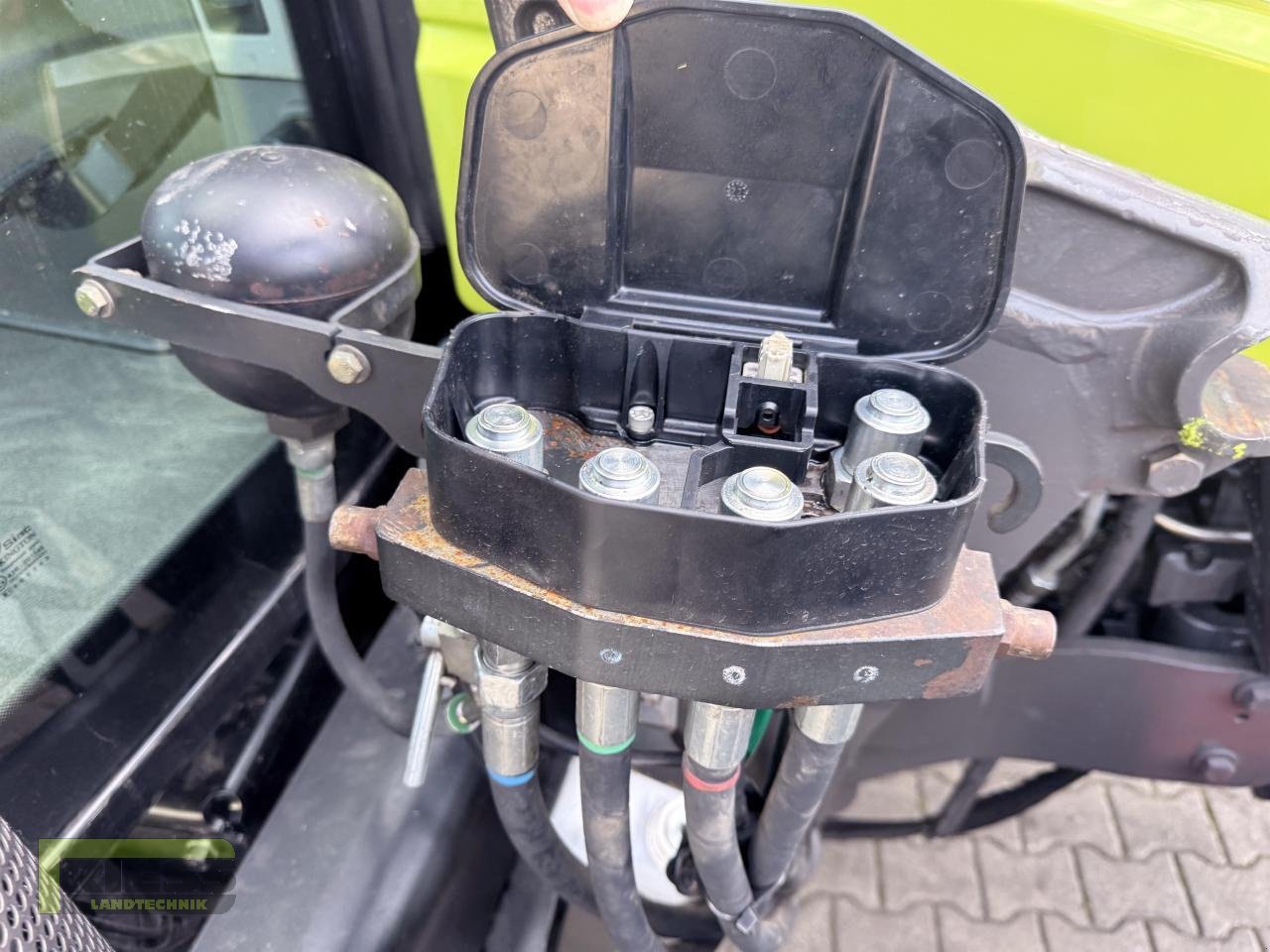 Traktor a típus CLAAS ARION 410 CIS A21 + FL 100 e, Gebrauchtmaschine ekkor: Homberg (Ohm) - Maulbach (Kép 17)