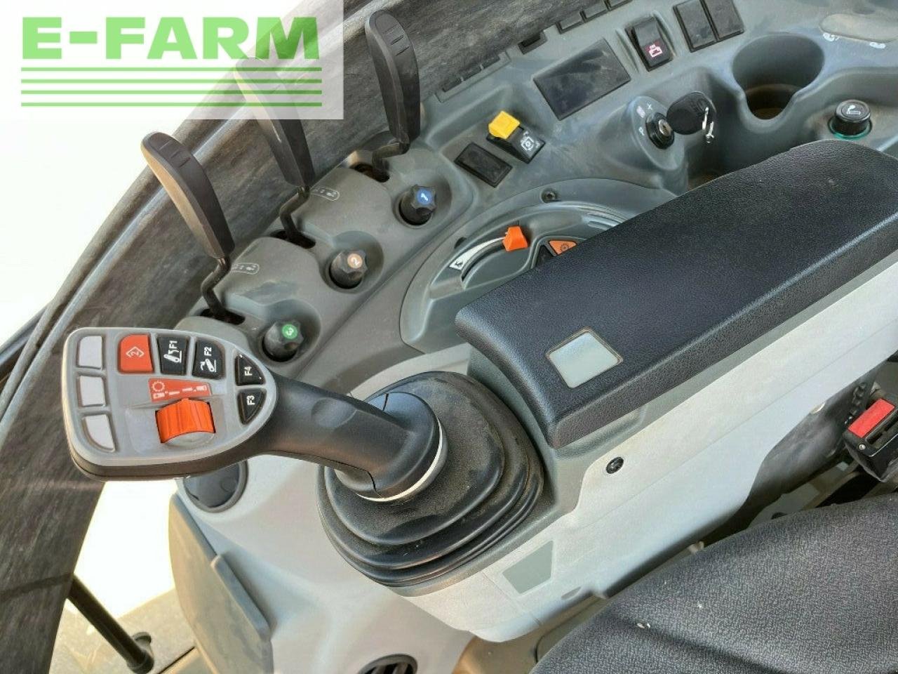 Traktor от тип CLAAS arion 410 classic tb, Gebrauchtmaschine в ST ANDIOL (Снимка 5)