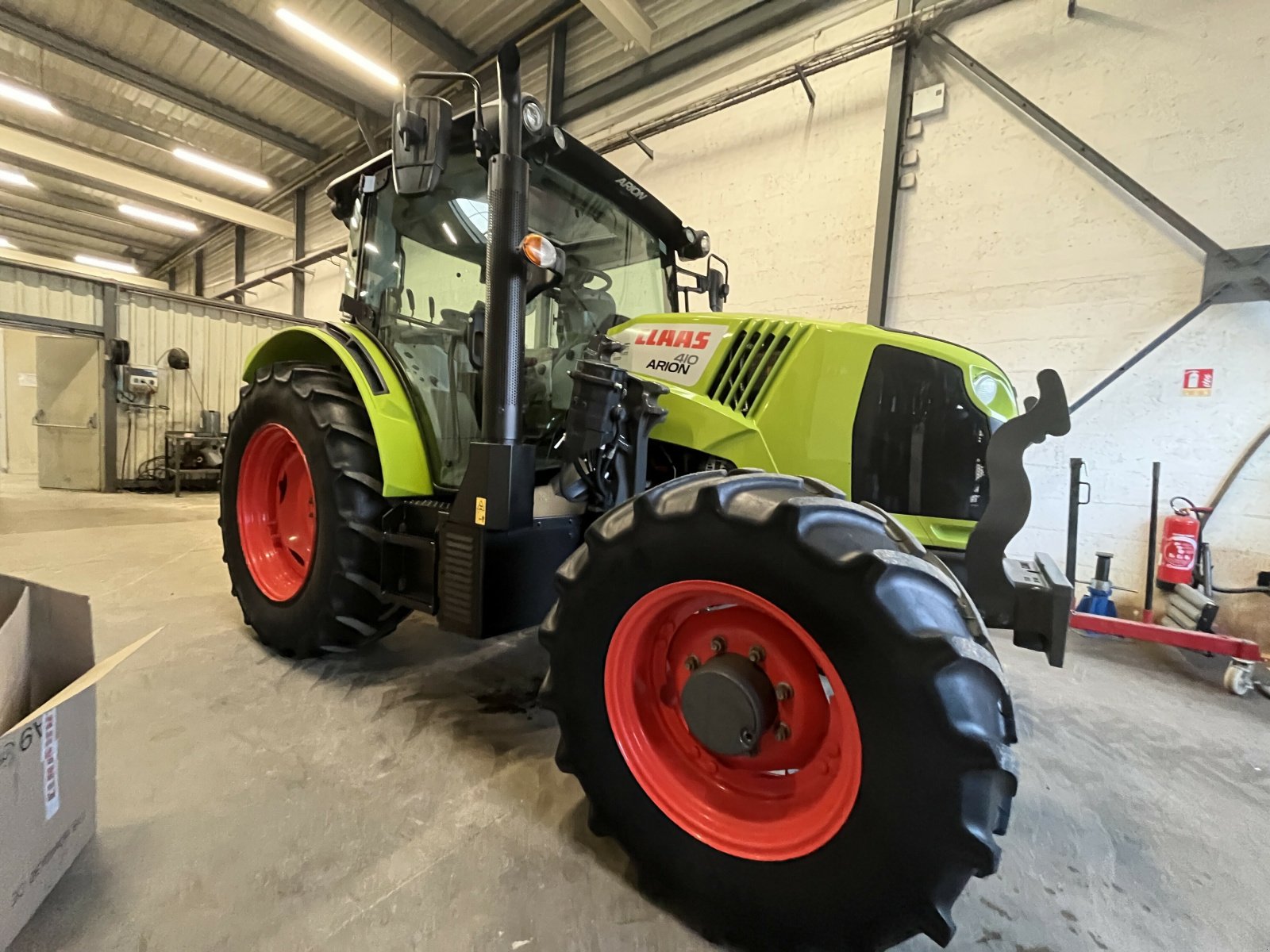 Traktor a típus CLAAS ARION 410 CLASSIC TB, Gebrauchtmaschine ekkor: PONTIVY (Kép 1)