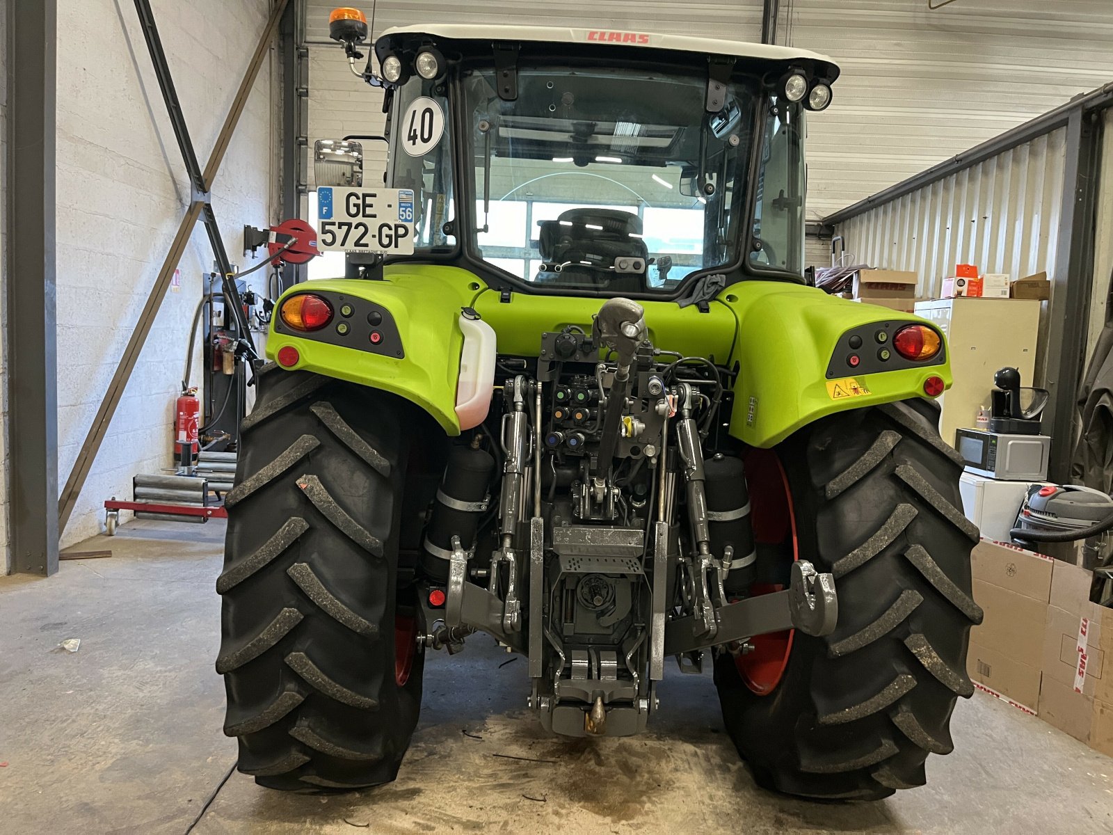 Traktor del tipo CLAAS ARION 410 CLASSIC TB, Gebrauchtmaschine en PONTIVY (Imagen 3)