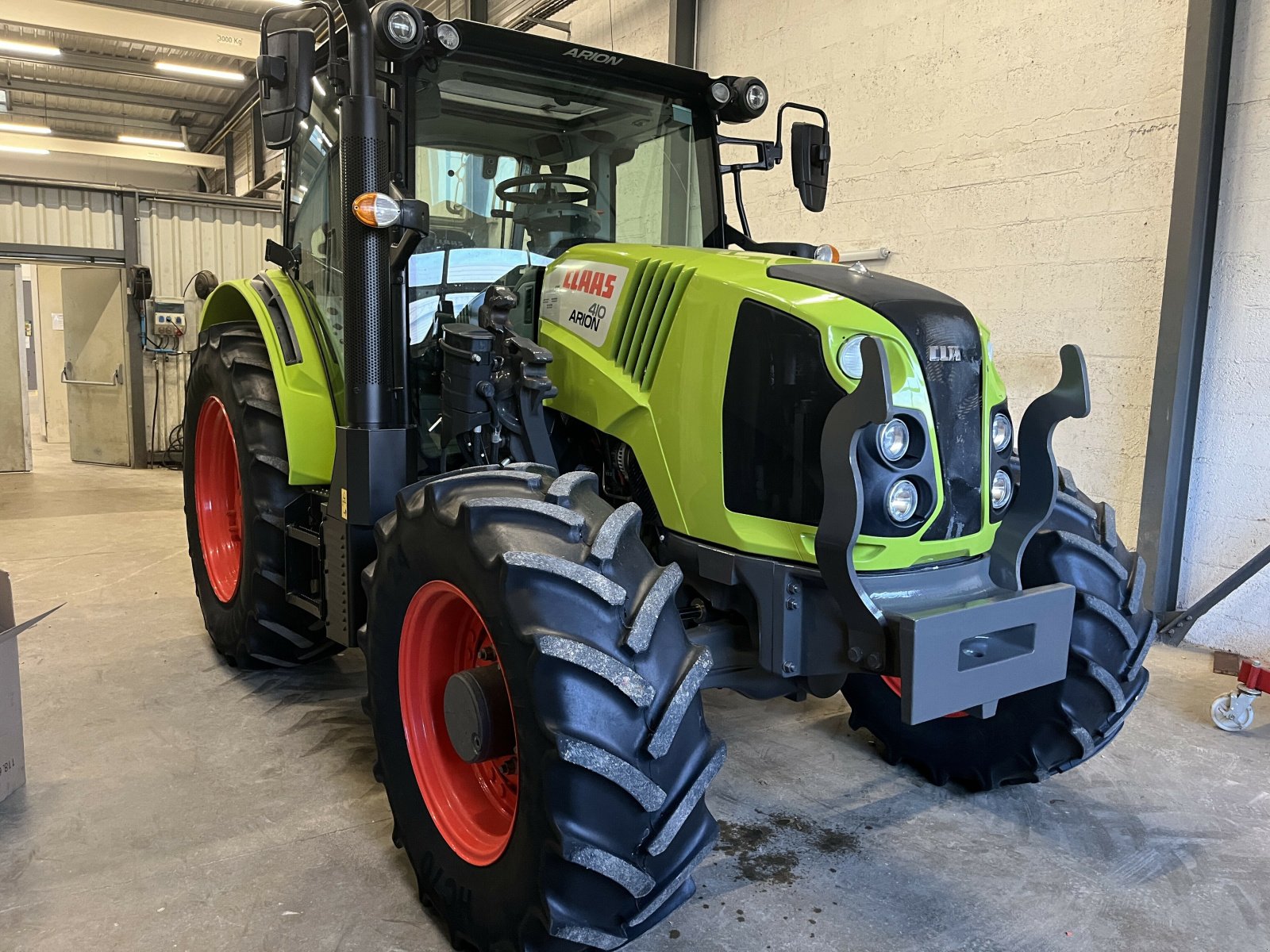 Traktor del tipo CLAAS ARION 410 CLASSIC TB, Gebrauchtmaschine In PONTIVY (Immagine 5)