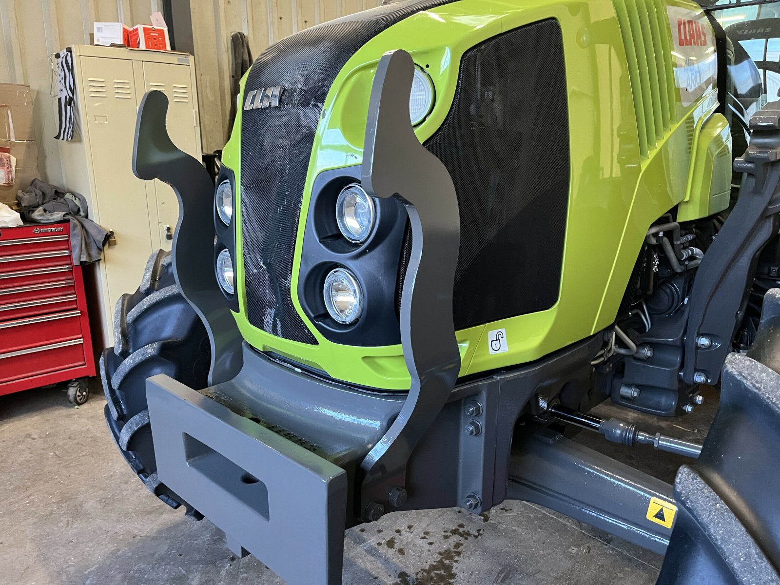 Traktor Türe ait CLAAS ARION 410 CLASSIC TB, Gebrauchtmaschine içinde PONTIVY (resim 4)