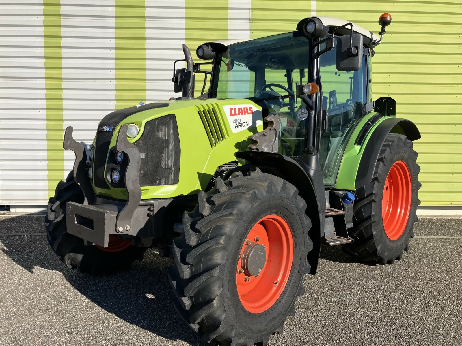 Traktor typu CLAAS ARION 410 PANORAMIC + BATIS, Gebrauchtmaschine v AILLAS (Obrázok 1)