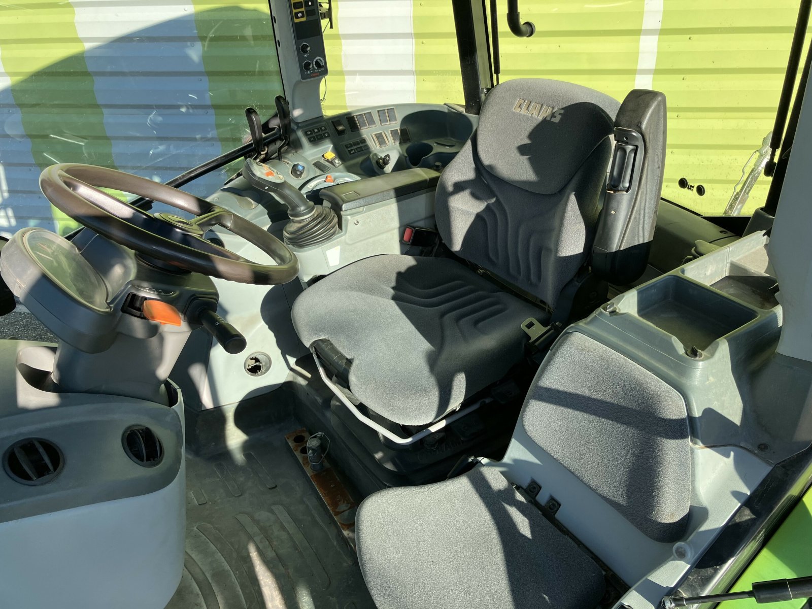 Traktor типа CLAAS ARION 410 PANORAMIC + BATIS, Gebrauchtmaschine в AILLAS (Фотография 7)