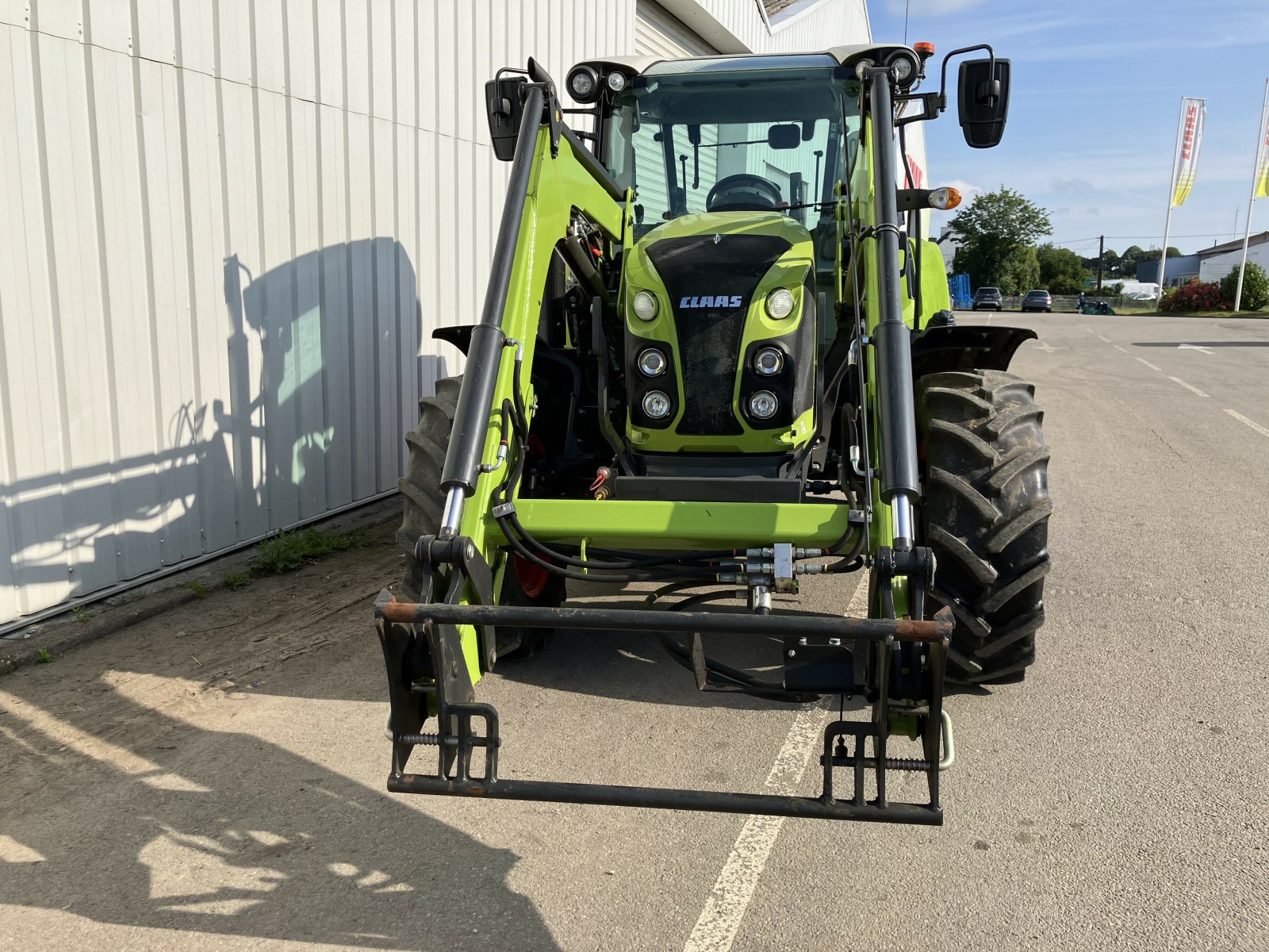 Traktor typu CLAAS ARION 410 SUR MESURE, Gebrauchtmaschine v PLOUIGNEAU (Obrázek 2)