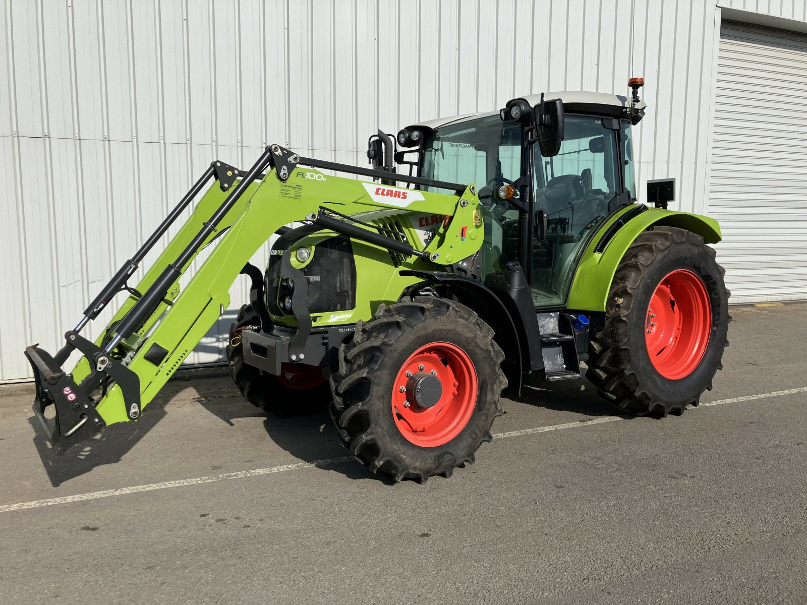 Traktor des Typs CLAAS ARION 410 SUR MESURE, Gebrauchtmaschine in PLOUIGNEAU (Bild 1)