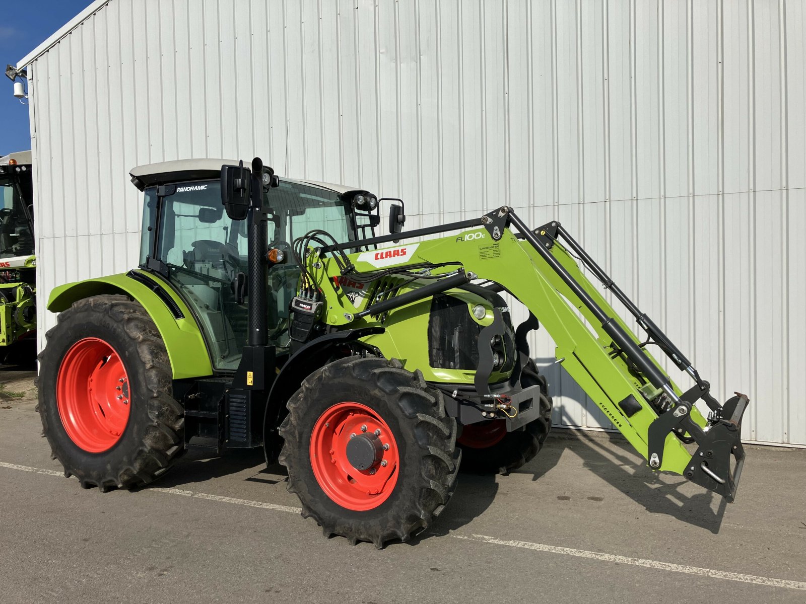 Traktor des Typs CLAAS ARION 410 SUR MESURE, Gebrauchtmaschine in PLOUIGNEAU (Bild 4)