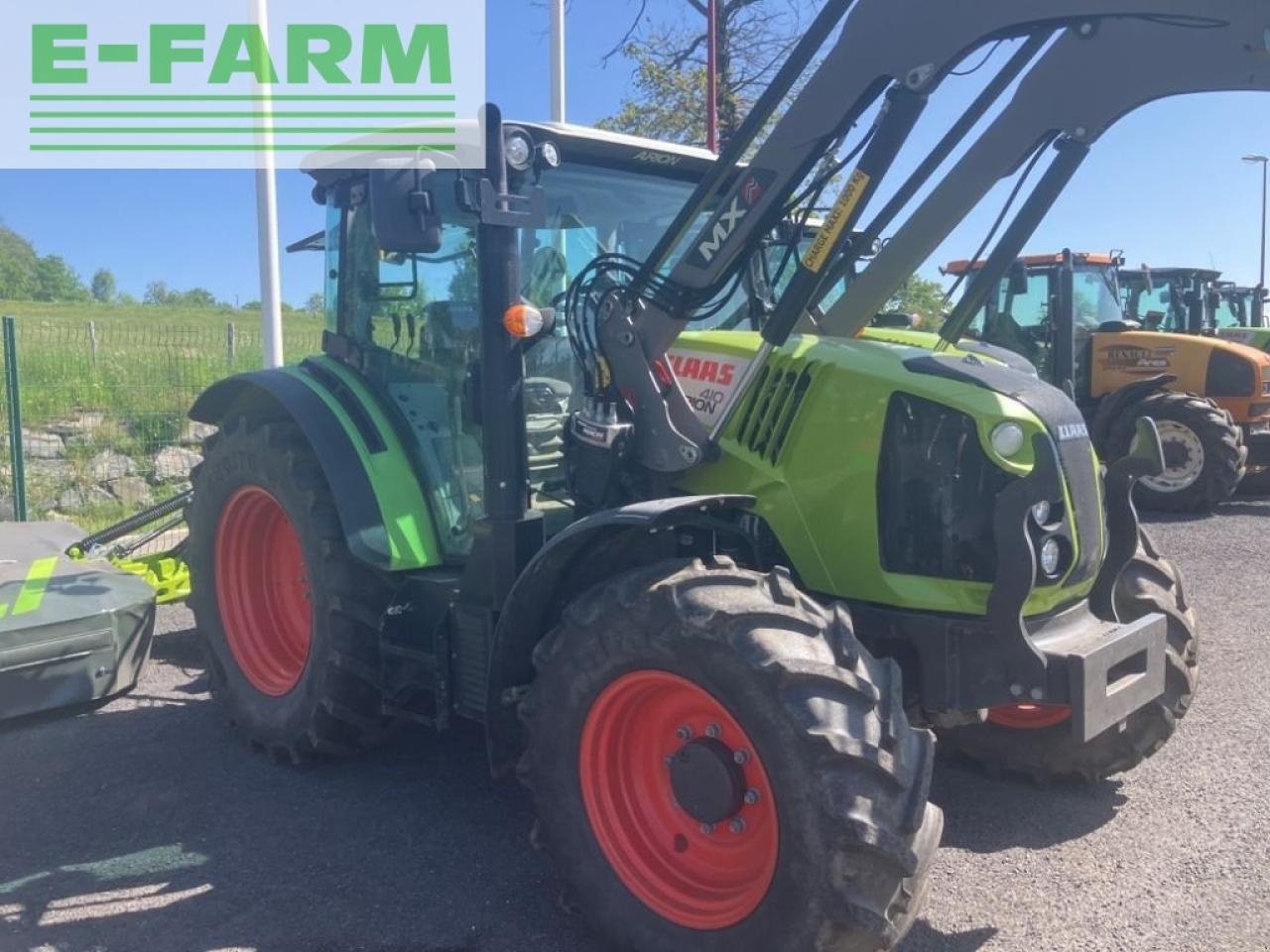 Traktor of the type CLAAS arion 410, Gebrauchtmaschine in SAINTE-GENEVIÈVE-SUR-ARGENCE (Picture 2)