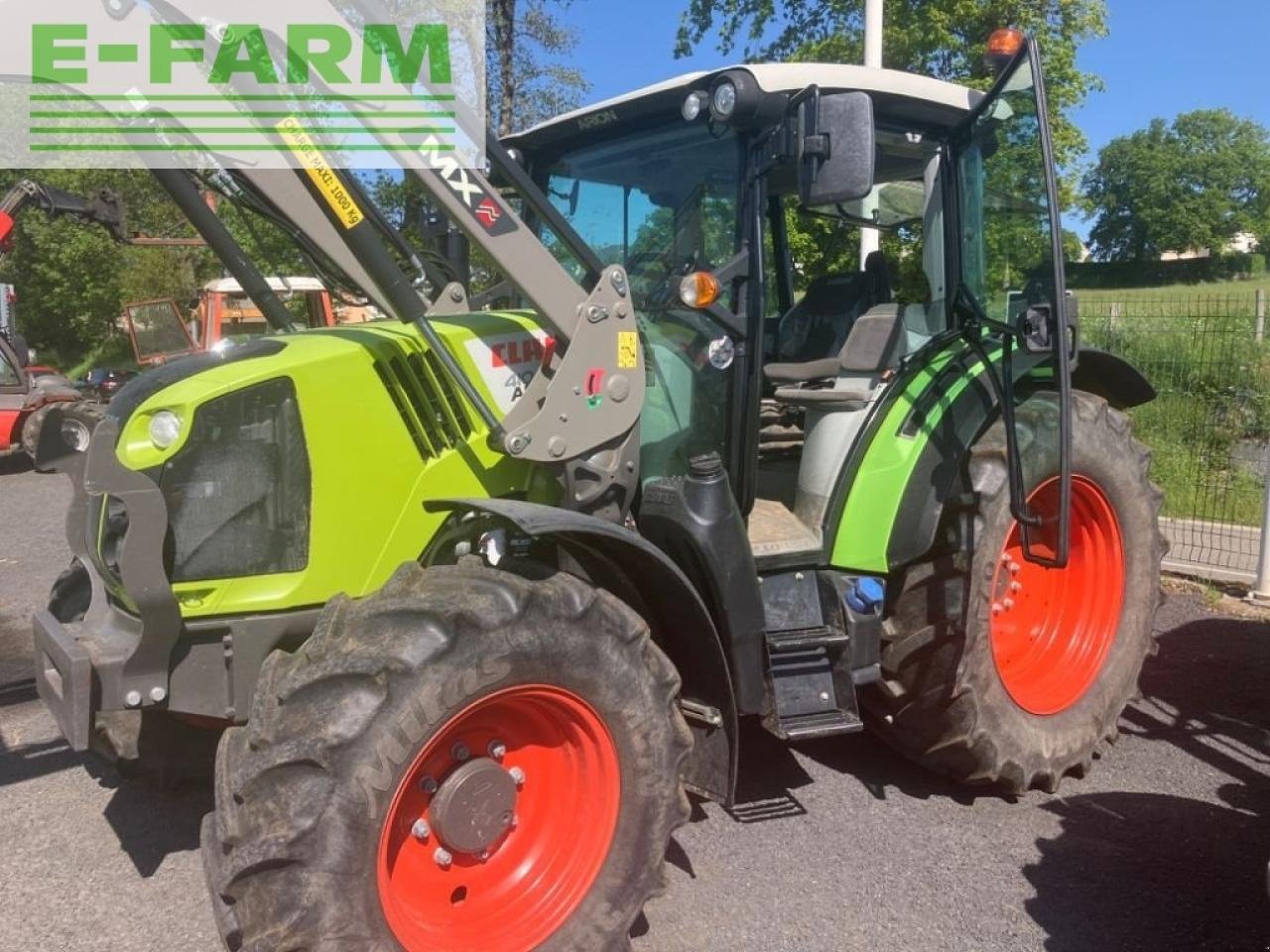 Traktor du type CLAAS arion 410, Gebrauchtmaschine en SAINTE-GENEVIÈVE-SUR-ARGENCE (Photo 1)