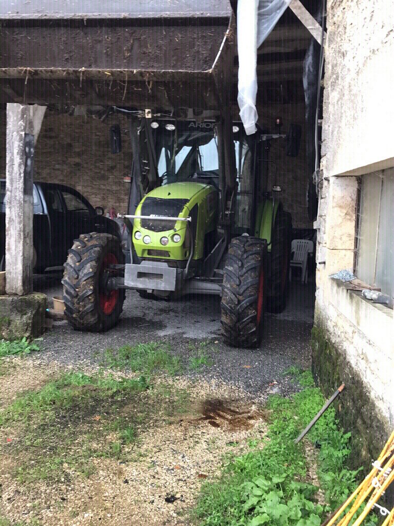 Traktor des Typs CLAAS Arion 410, Gebrauchtmaschine in MORLHON LE HAUT (Bild 1)