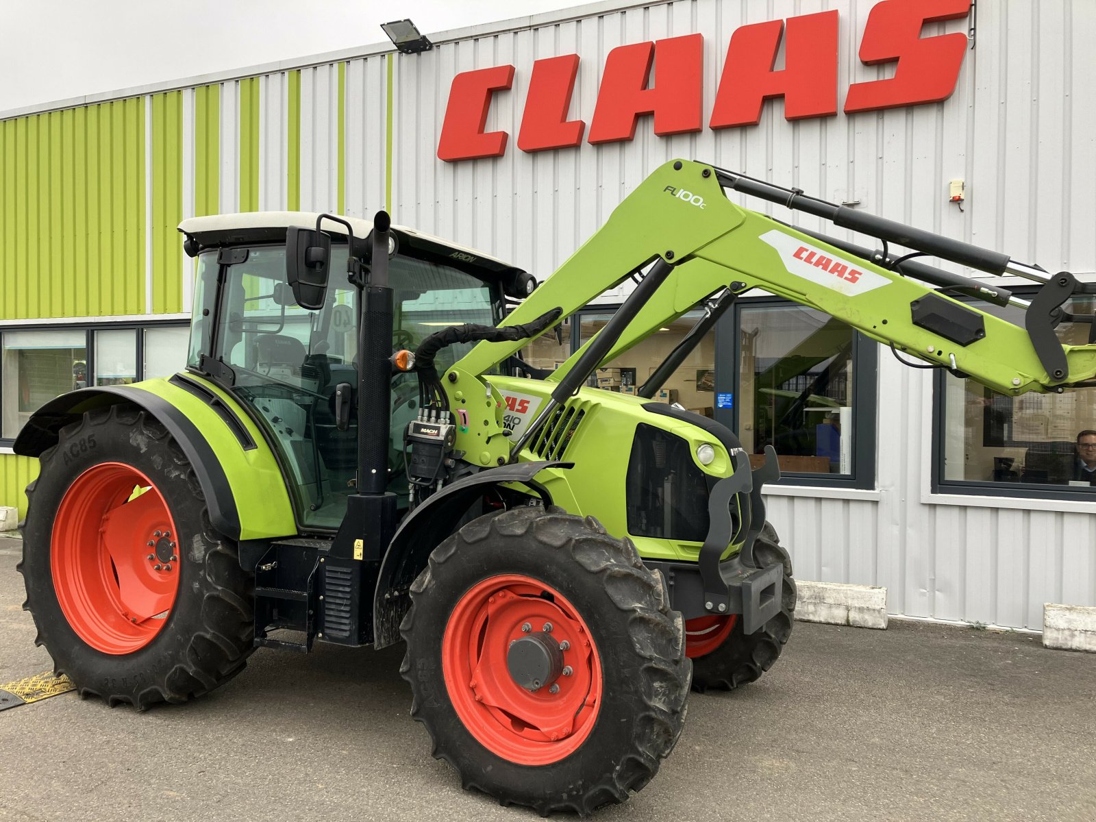 Traktor tip CLAAS ARION 410, Gebrauchtmaschine in BLENDECQUES (Poză 3)