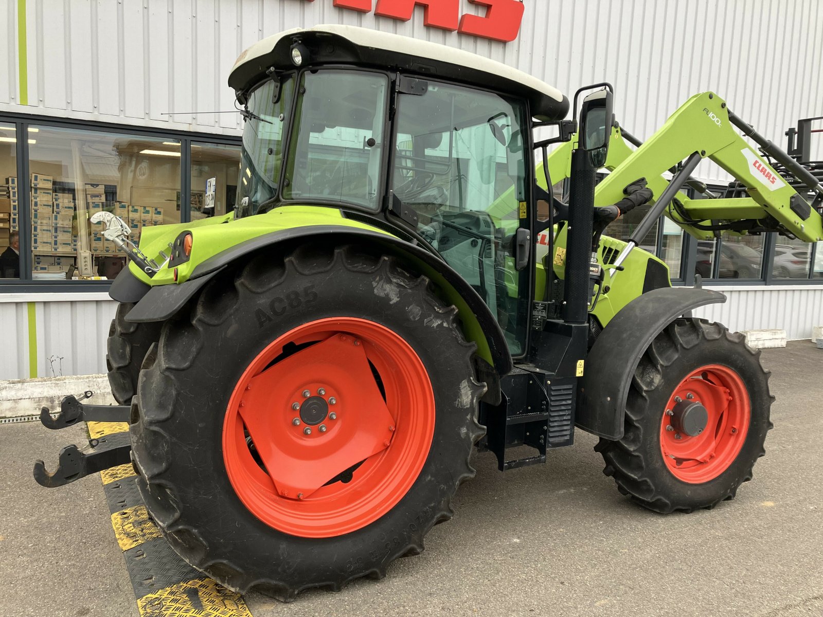 Traktor tip CLAAS ARION 410, Gebrauchtmaschine in BLENDECQUES (Poză 2)