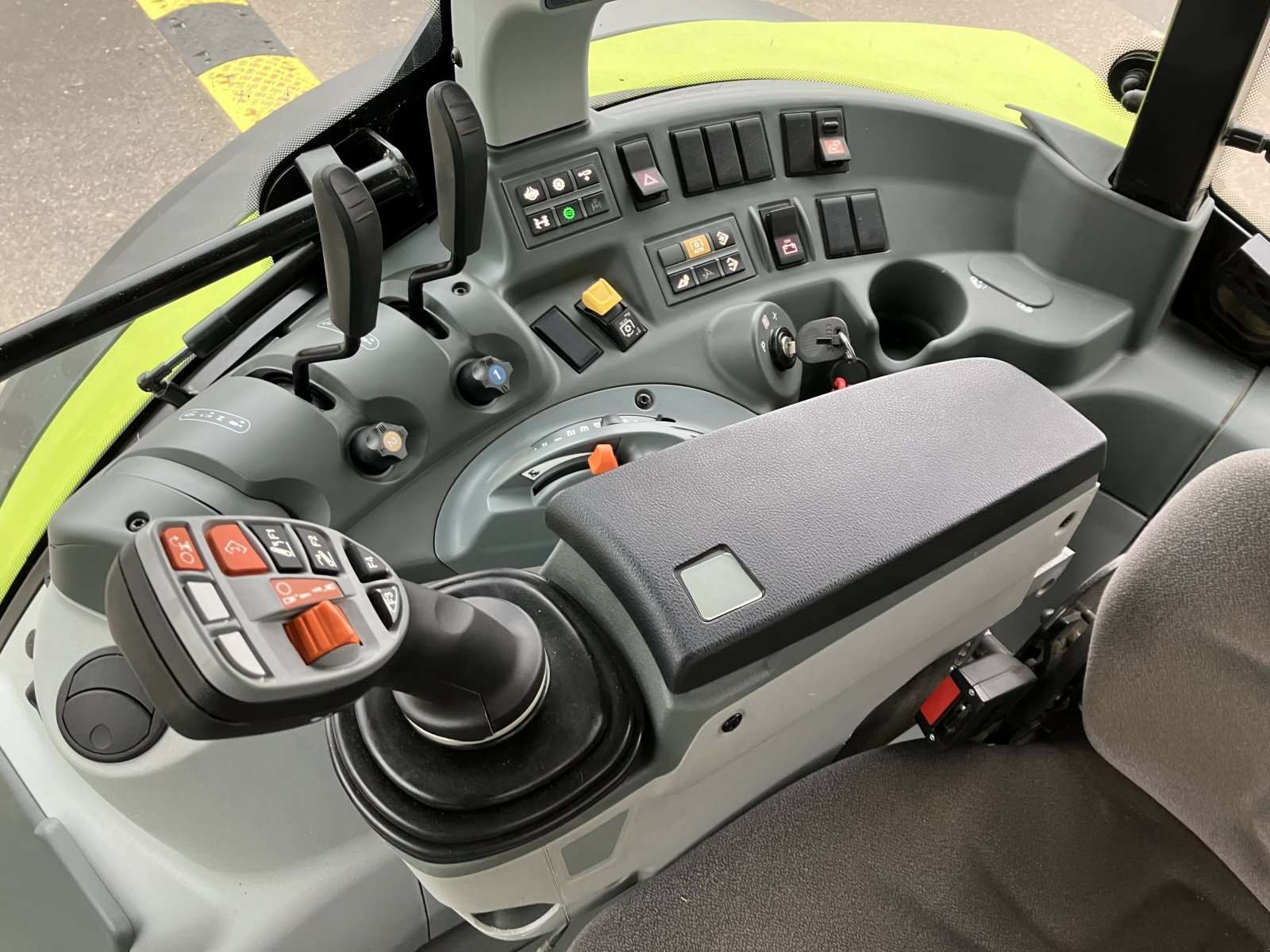 Traktor a típus CLAAS ARION 410, Gebrauchtmaschine ekkor: BLENDECQUES (Kép 9)