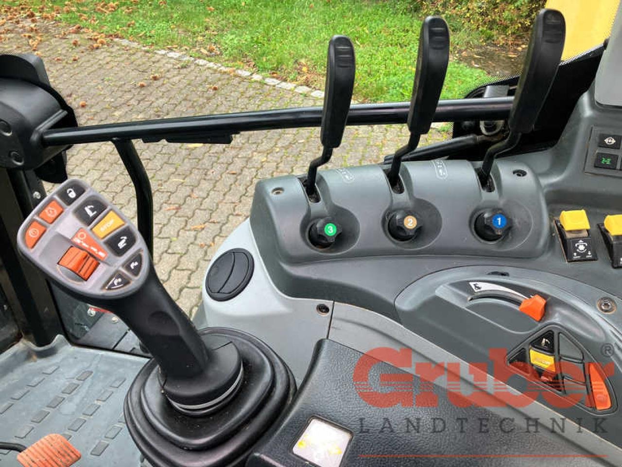 Traktor van het type CLAAS Arion 420 CIS, Gebrauchtmaschine in Ampfing (Foto 8)