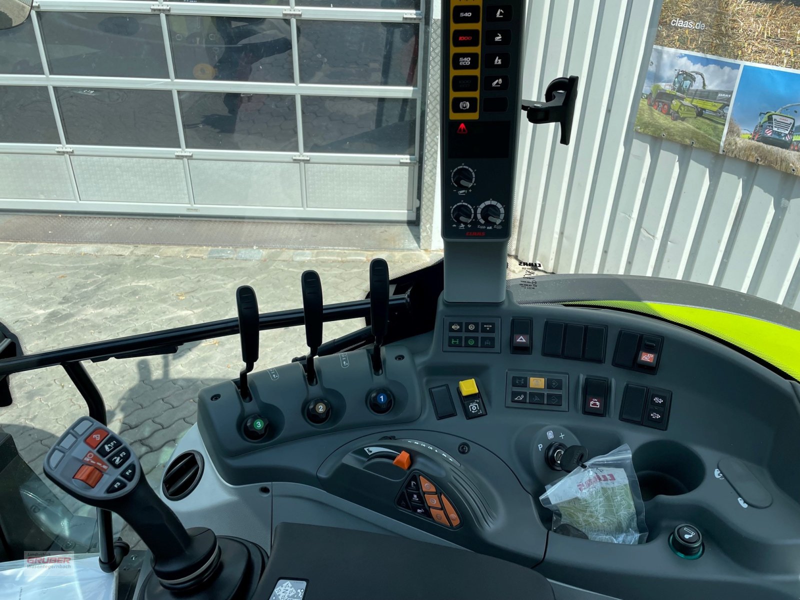 Traktor des Typs CLAAS Arion 420 CIS, Gebrauchtmaschine in Dorfen (Bild 7)