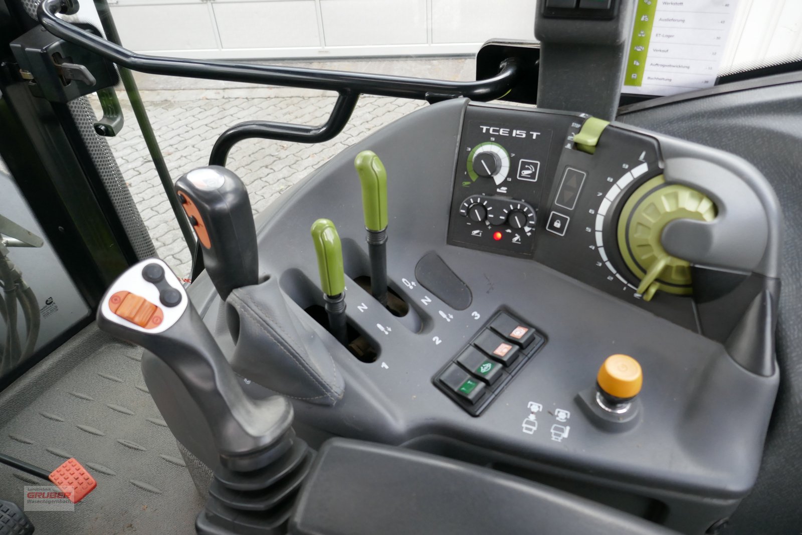 Traktor des Typs CLAAS Arion 420 CIS, Gebrauchtmaschine in Dorfen (Bild 11)