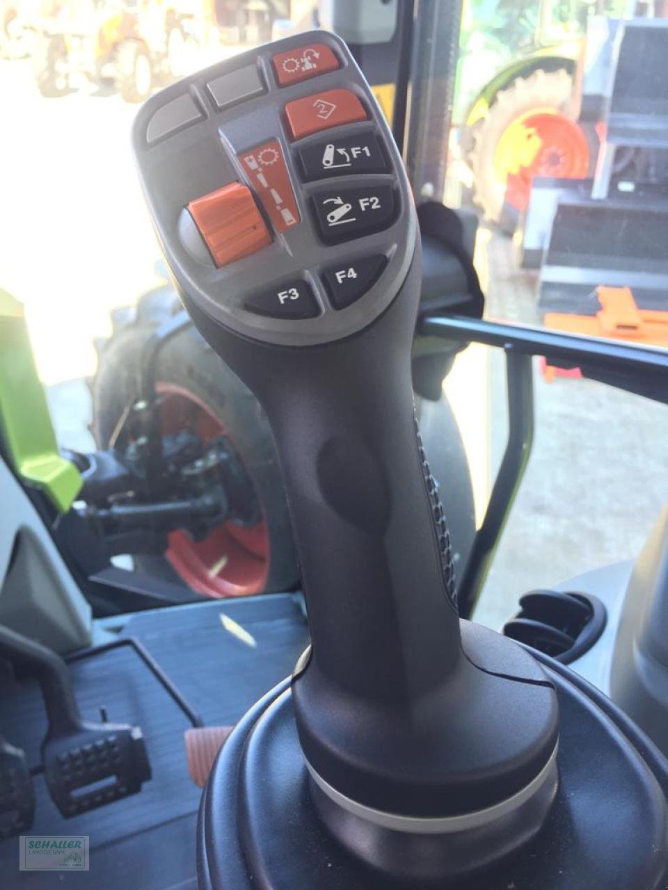 Traktor du type CLAAS ARION 420, Karpfham-Aktion: Frontlader kostenlos!, Panoramic-Kabine, Neumaschine en Geiselhöring (Photo 15)