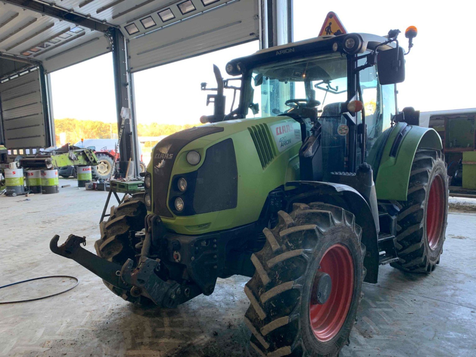 Traktor des Typs CLAAS ARION 420 M PEINTURE, Gebrauchtmaschine in ORLEIX (Bild 1)