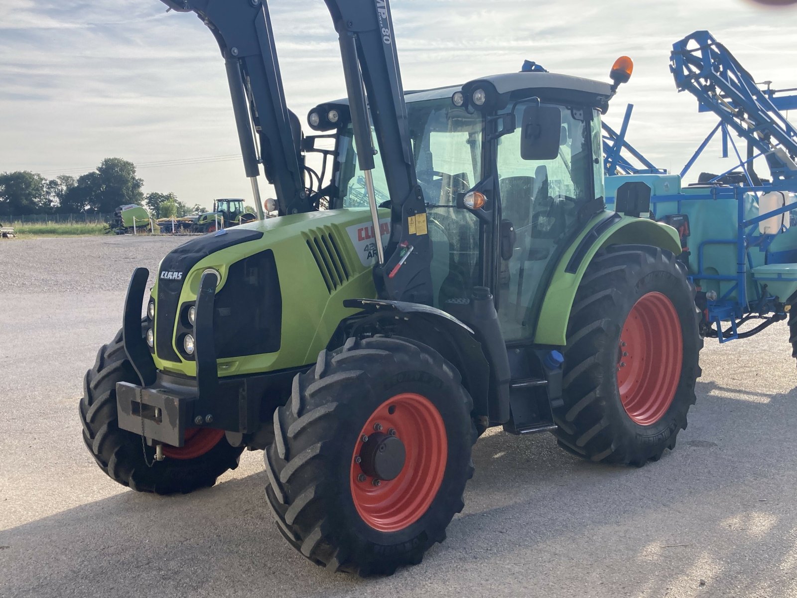 Traktor des Typs CLAAS ARION 420 SUR MESURE, Gebrauchtmaschine in VAROIS & CHAIGNOT (Bild 1)