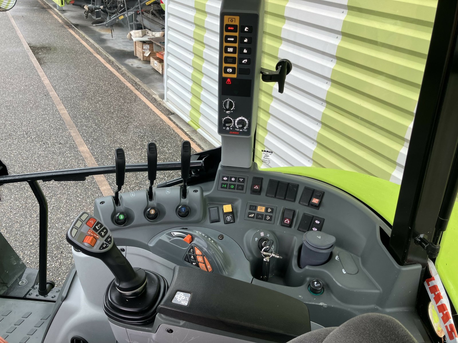 Traktor typu CLAAS ARION 420 TB + FL 100, Gebrauchtmaschine v Gardonne (Obrázek 8)