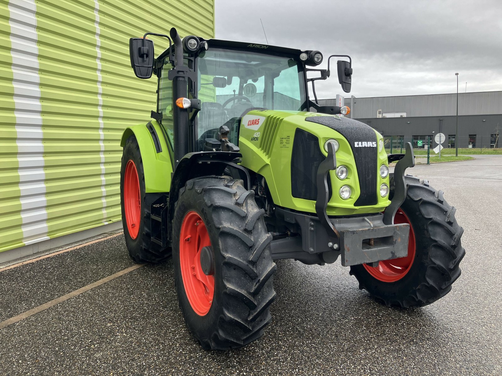 Traktor a típus CLAAS ARION 420 TB + FL 100, Gebrauchtmaschine ekkor: Gardonne (Kép 5)