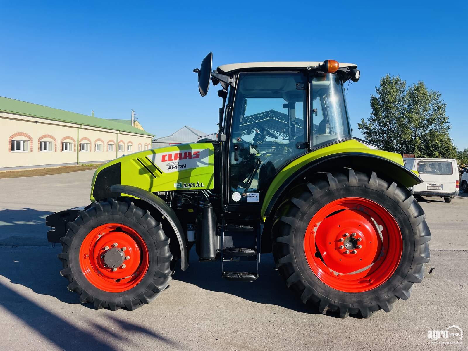 Traktor des Typs CLAAS Arion 420, Gebrauchtmaschine in Csengele (Bild 2)