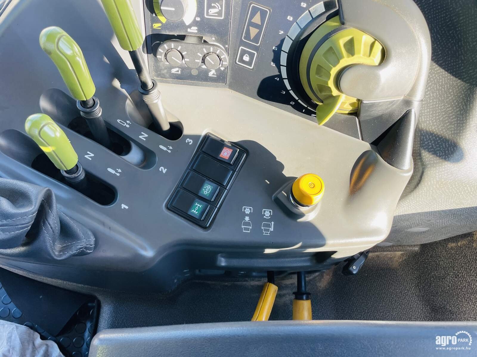 Traktor des Typs CLAAS Arion 420, Gebrauchtmaschine in Csengele (Bild 16)