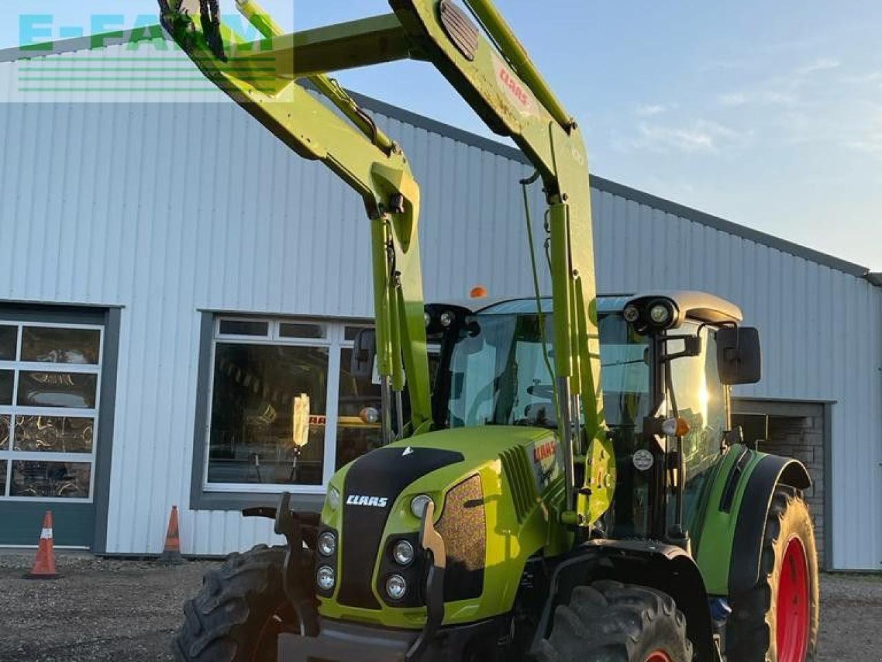 Traktor typu CLAAS ARION 420, Gebrauchtmaschine w HUNTLY (Zdjęcie 2)