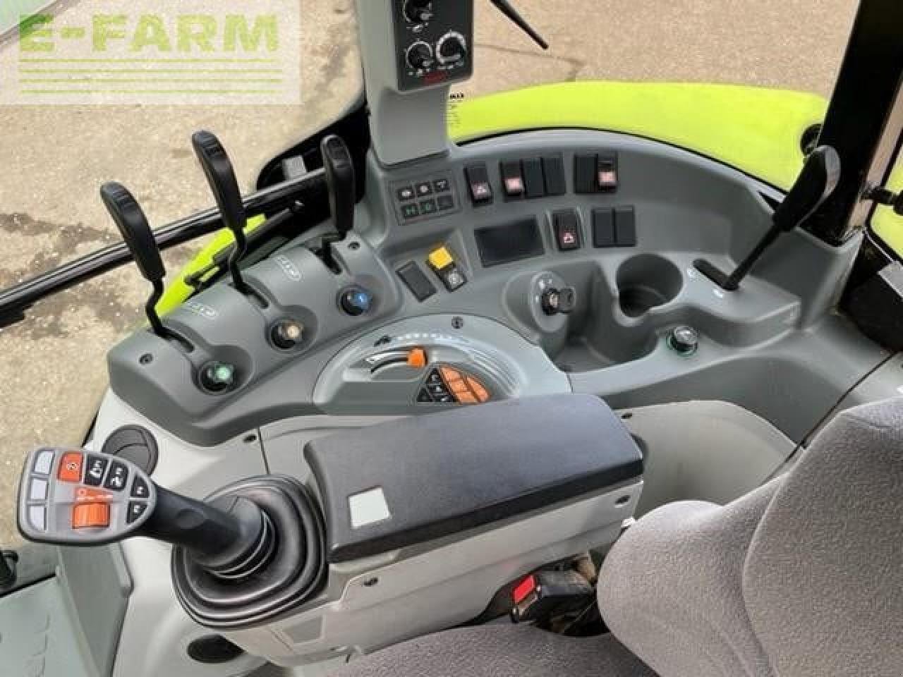 Traktor Türe ait CLAAS ARION 420, Gebrauchtmaschine içinde CANE END, READING (resim 8)