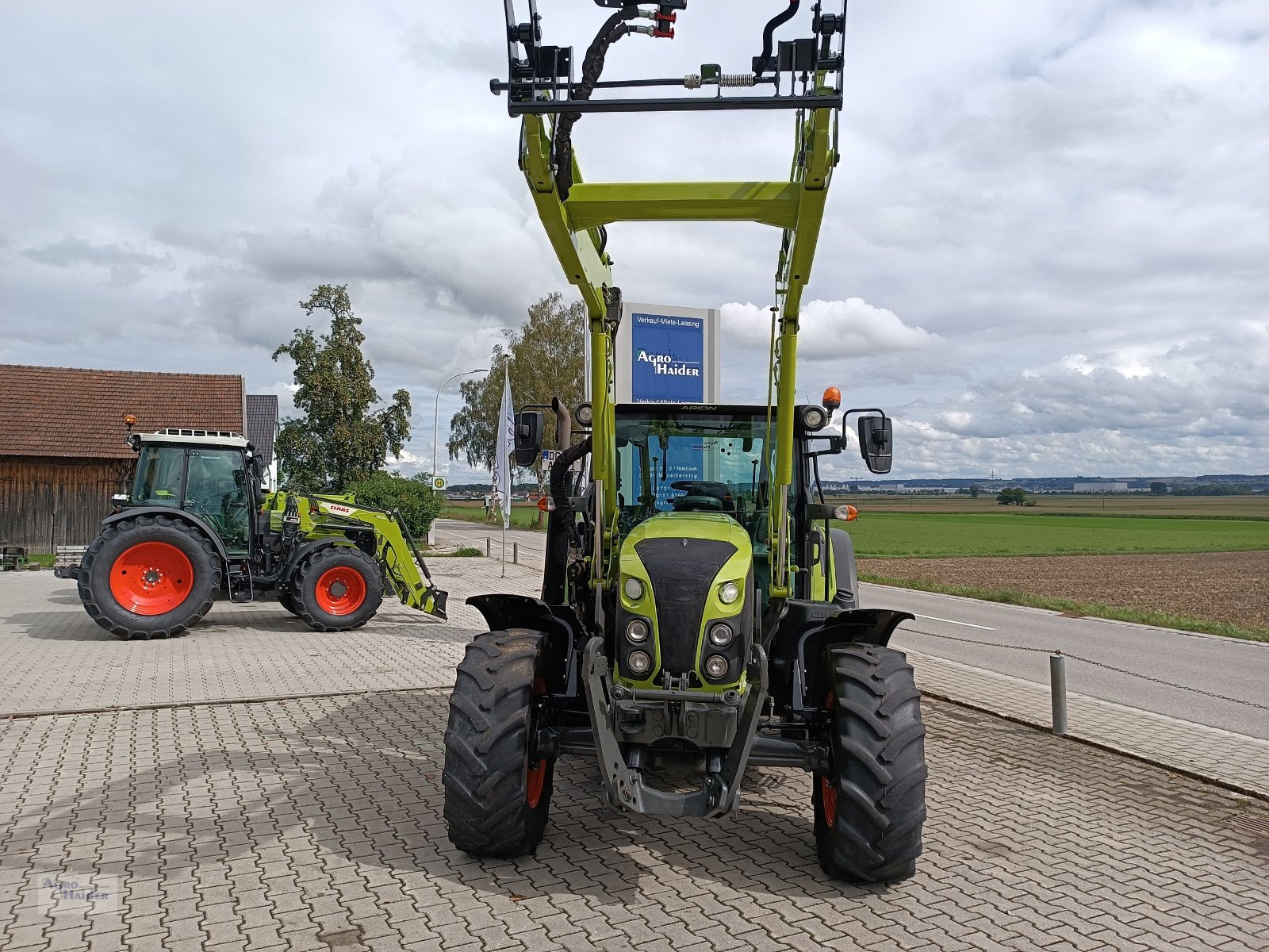 Traktor del tipo CLAAS Arion 420, Gebrauchtmaschine en Moosthenning (Imagen 2)