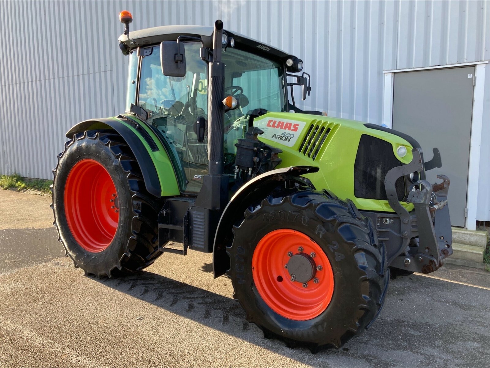 Traktor of the type CLAAS ARION 420, Gebrauchtmaschine in CHEMINOT (Picture 2)