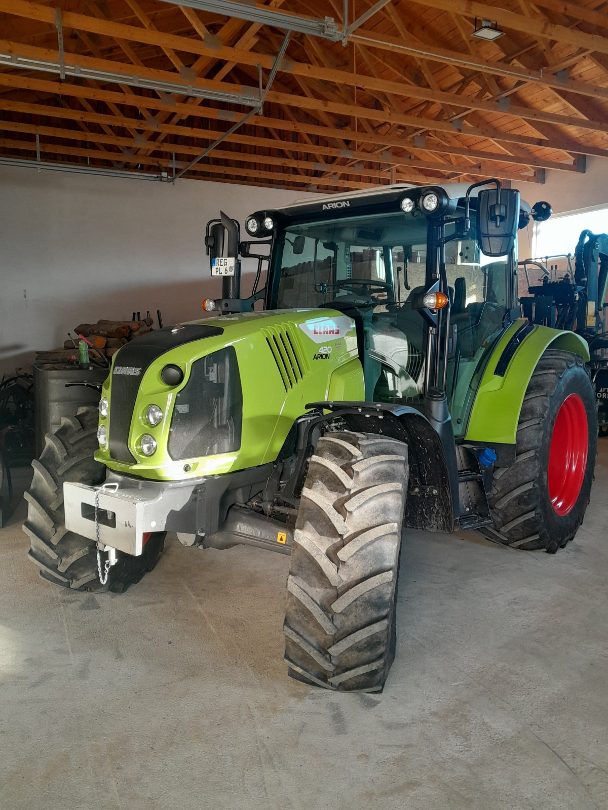 Traktor of the type CLAAS Arion 420, Gebrauchtmaschine in Kirchberg i.Wald (Picture 1)