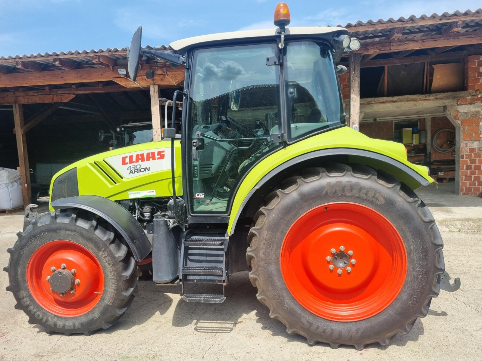 Traktor типа CLAAS ARION 430 CIS, Gebrauchtmaschine в Naklo (Фотография 5)