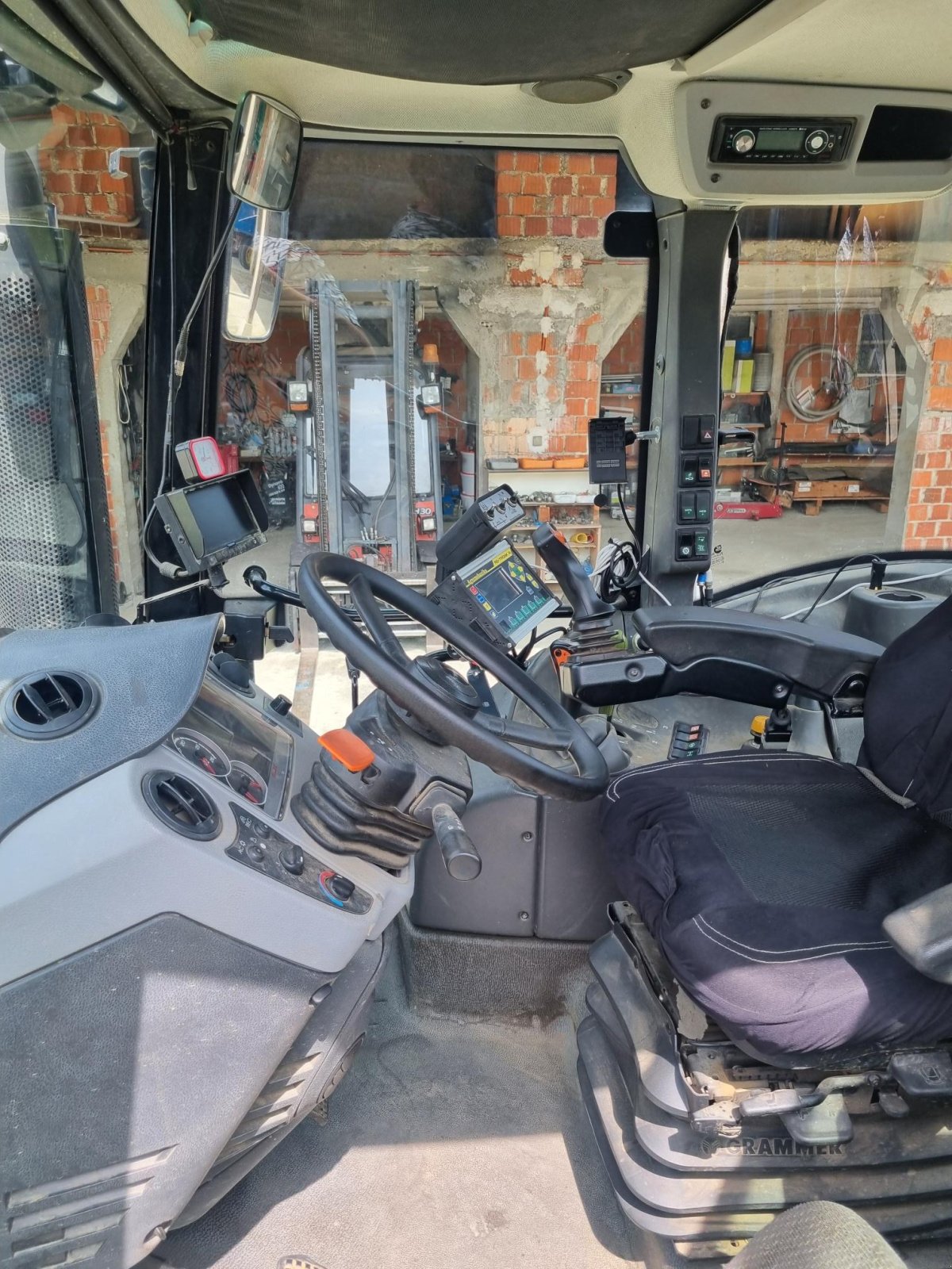 Traktor typu CLAAS ARION 430 CIS, Gebrauchtmaschine w Naklo (Zdjęcie 6)