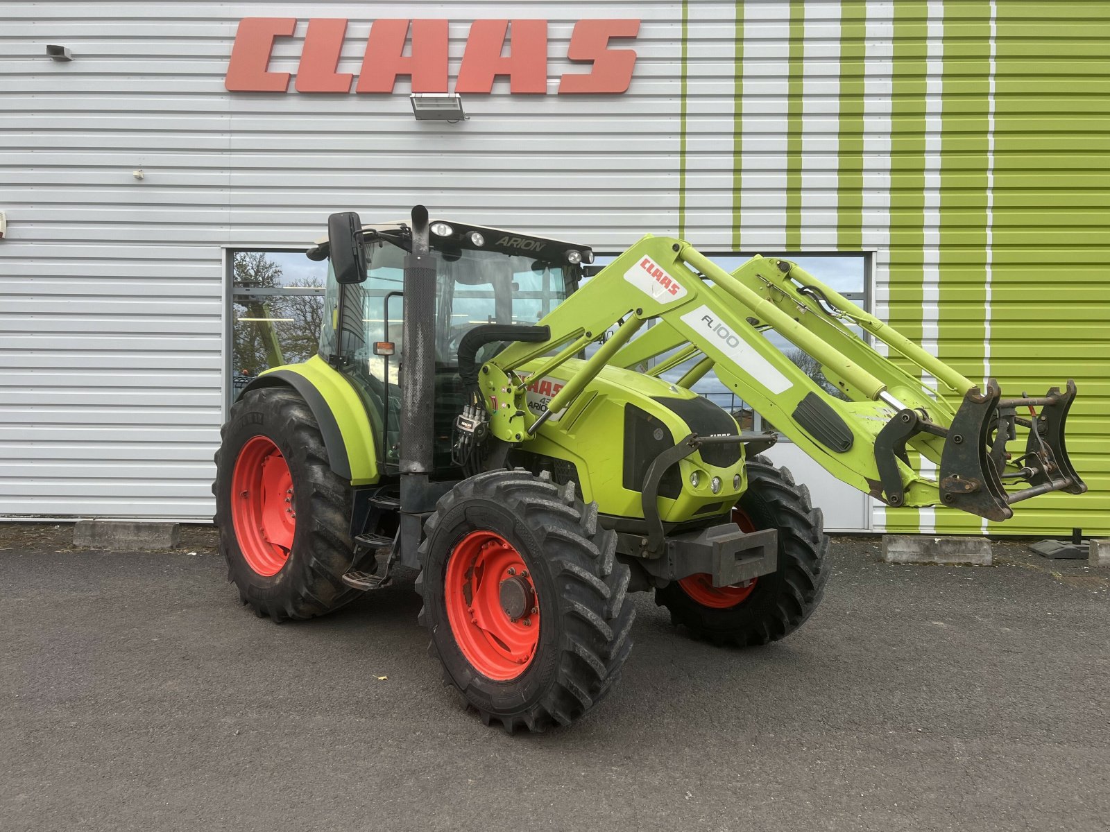 Traktor des Typs CLAAS ARION 430 FL100, Gebrauchtmaschine in Gannat (Bild 1)