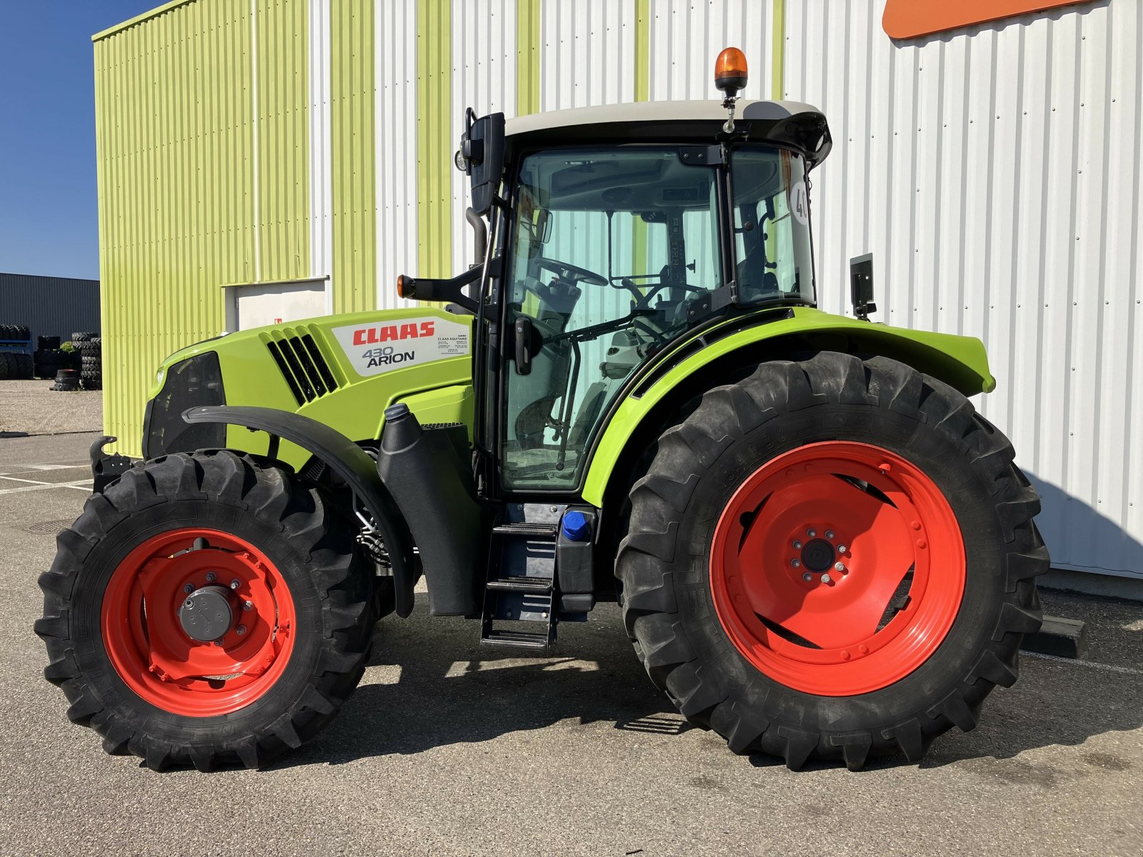 Traktor des Typs CLAAS ARION 430 PDF AVANT, Gebrauchtmaschine in Gardonne (Bild 2)