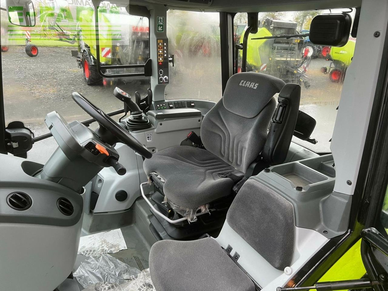 Traktor от тип CLAAS arion 430 sur mesure, Gebrauchtmaschine в SAULZET (Снимка 10)