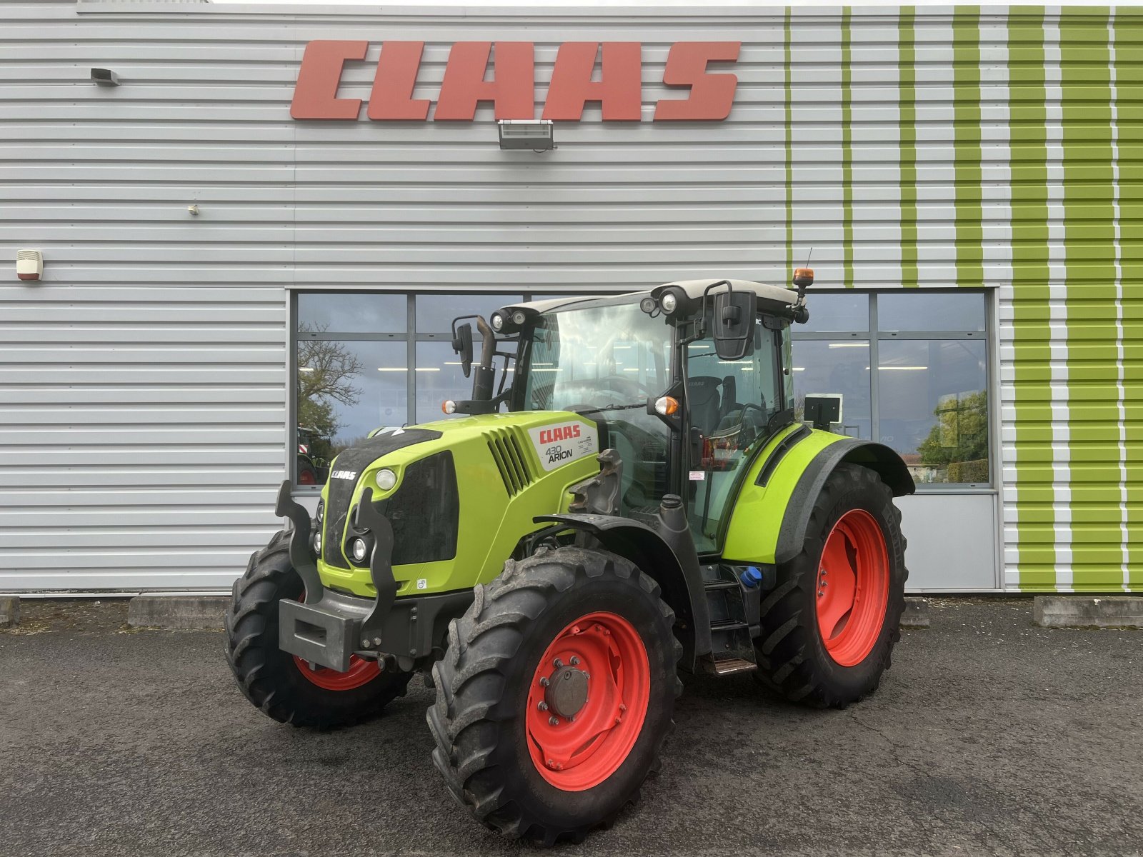 Traktor a típus CLAAS ARION 430 SUR MESURE, Gebrauchtmaschine ekkor: Gannat (Kép 3)