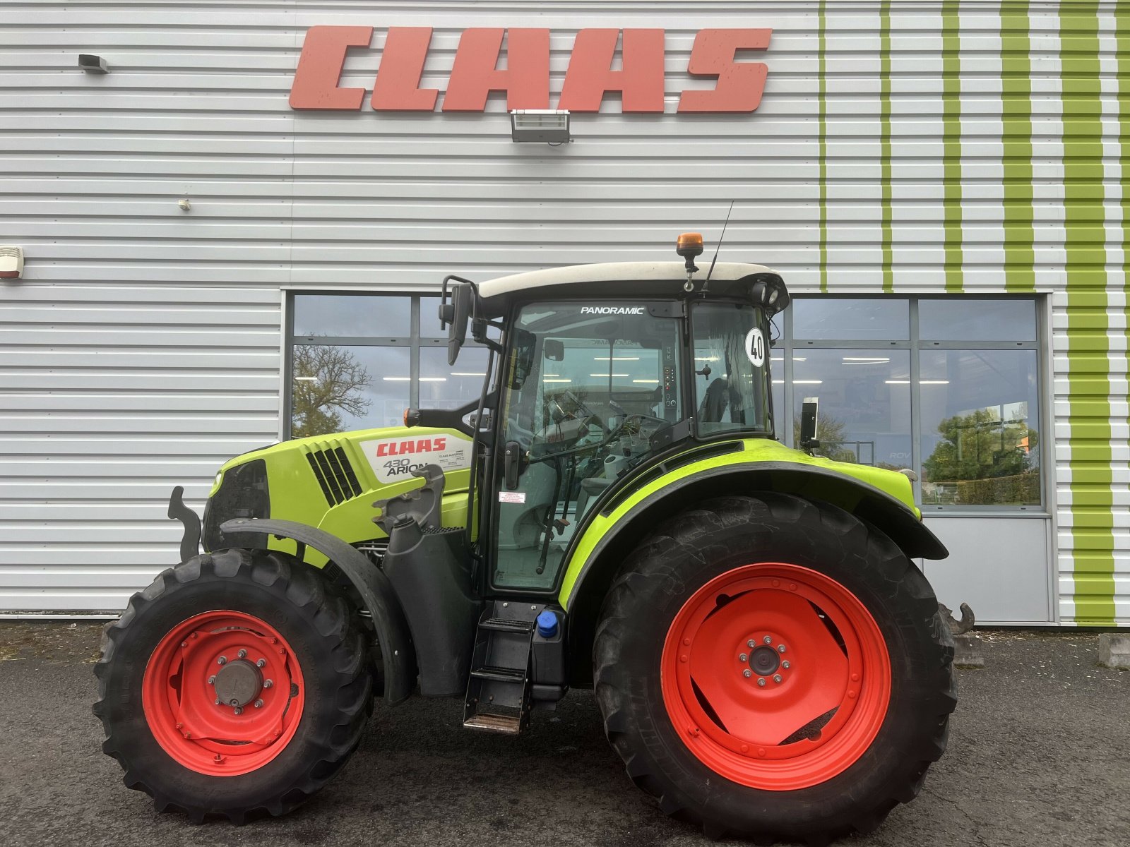 Traktor a típus CLAAS ARION 430 SUR MESURE, Gebrauchtmaschine ekkor: Gannat (Kép 4)