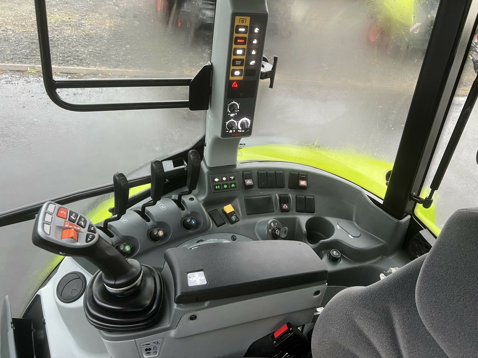 Traktor a típus CLAAS ARION 430 SUR MESURE, Gebrauchtmaschine ekkor: Gannat (Kép 11)