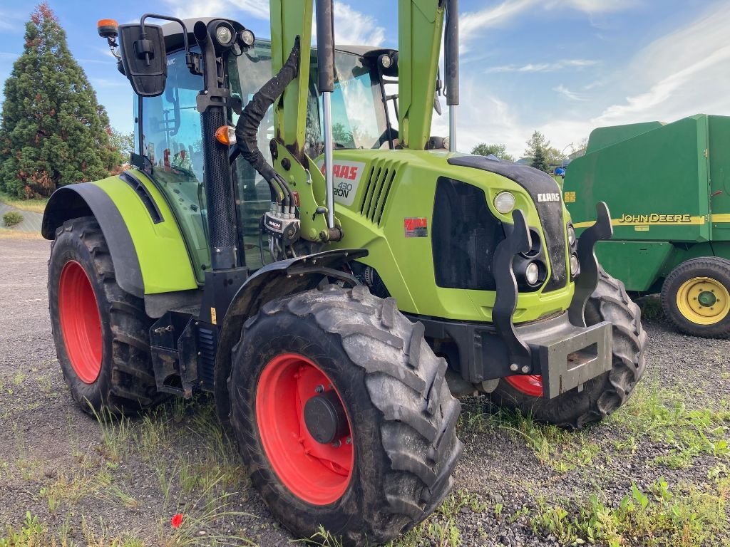 Traktor des Typs CLAAS ARION 430, Gebrauchtmaschine in JOZE (Bild 3)