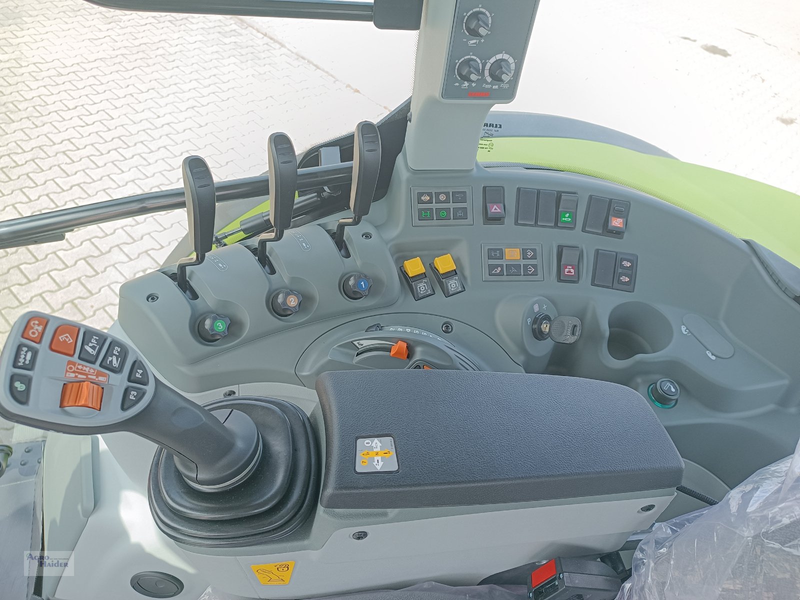 Traktor des Typs CLAAS Arion 440 CIS, Gebrauchtmaschine in Moosthenning (Bild 10)