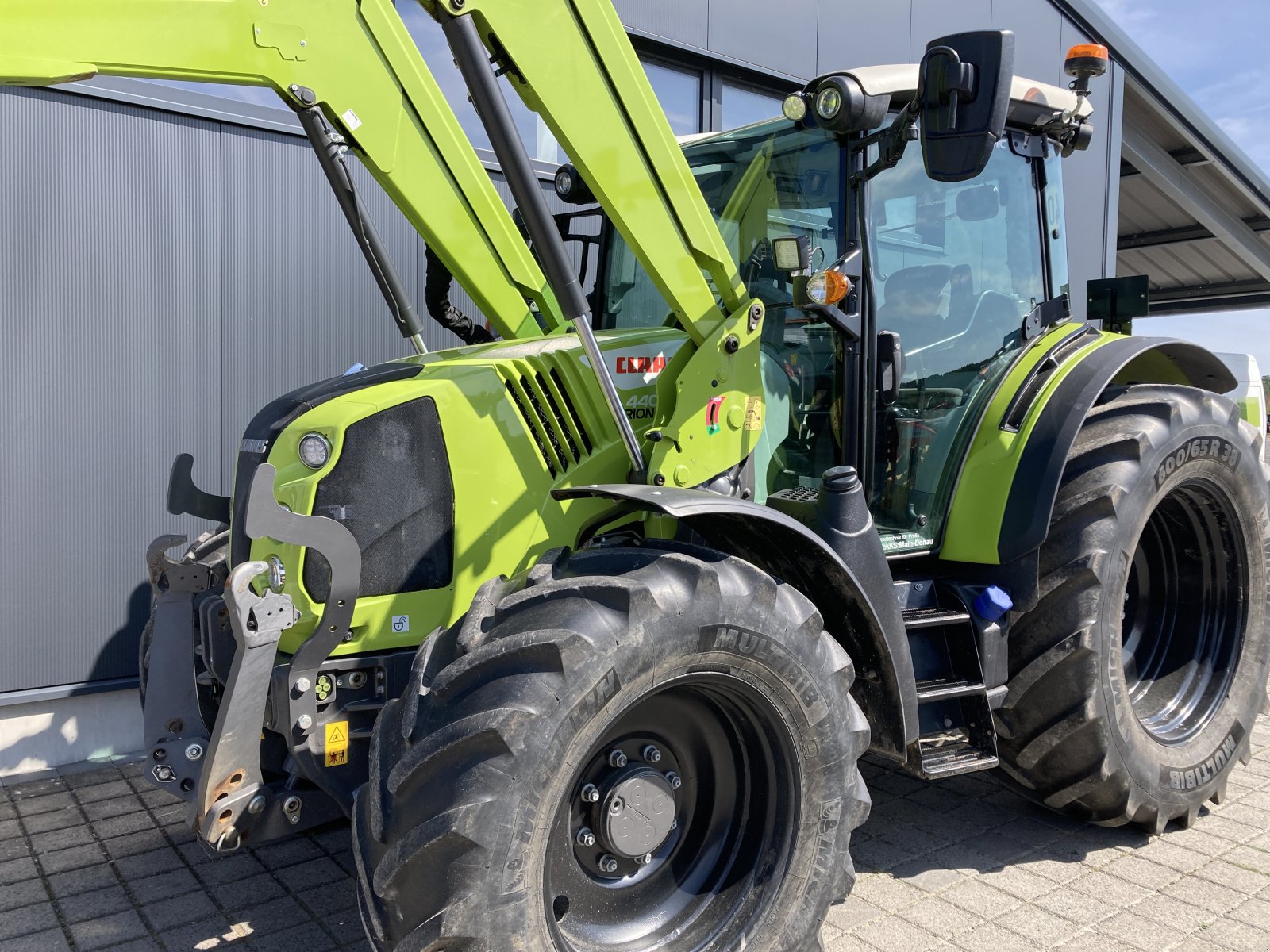 Traktor van het type CLAAS Arion 440 CIS, Gebrauchtmaschine in Wülfershausen an der Saale (Foto 3)