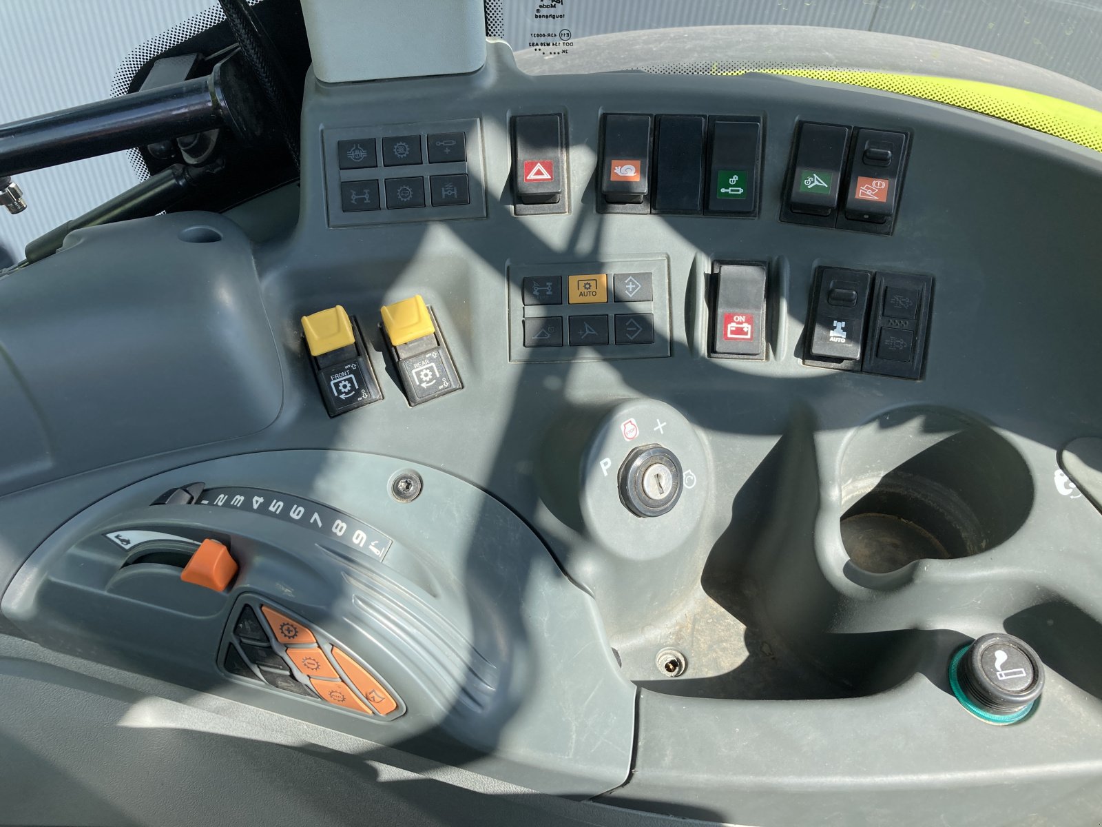 Traktor des Typs CLAAS Arion 440 CIS, Gebrauchtmaschine in Wülfershausen an der Saale (Bild 25)