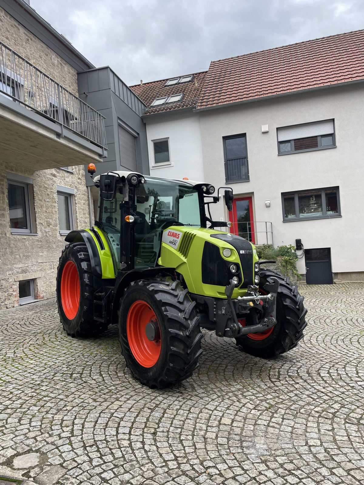 Traktor van het type CLAAS Arion 440 Panoramic, Gebrauchtmaschine in Wipfeld (Foto 2)