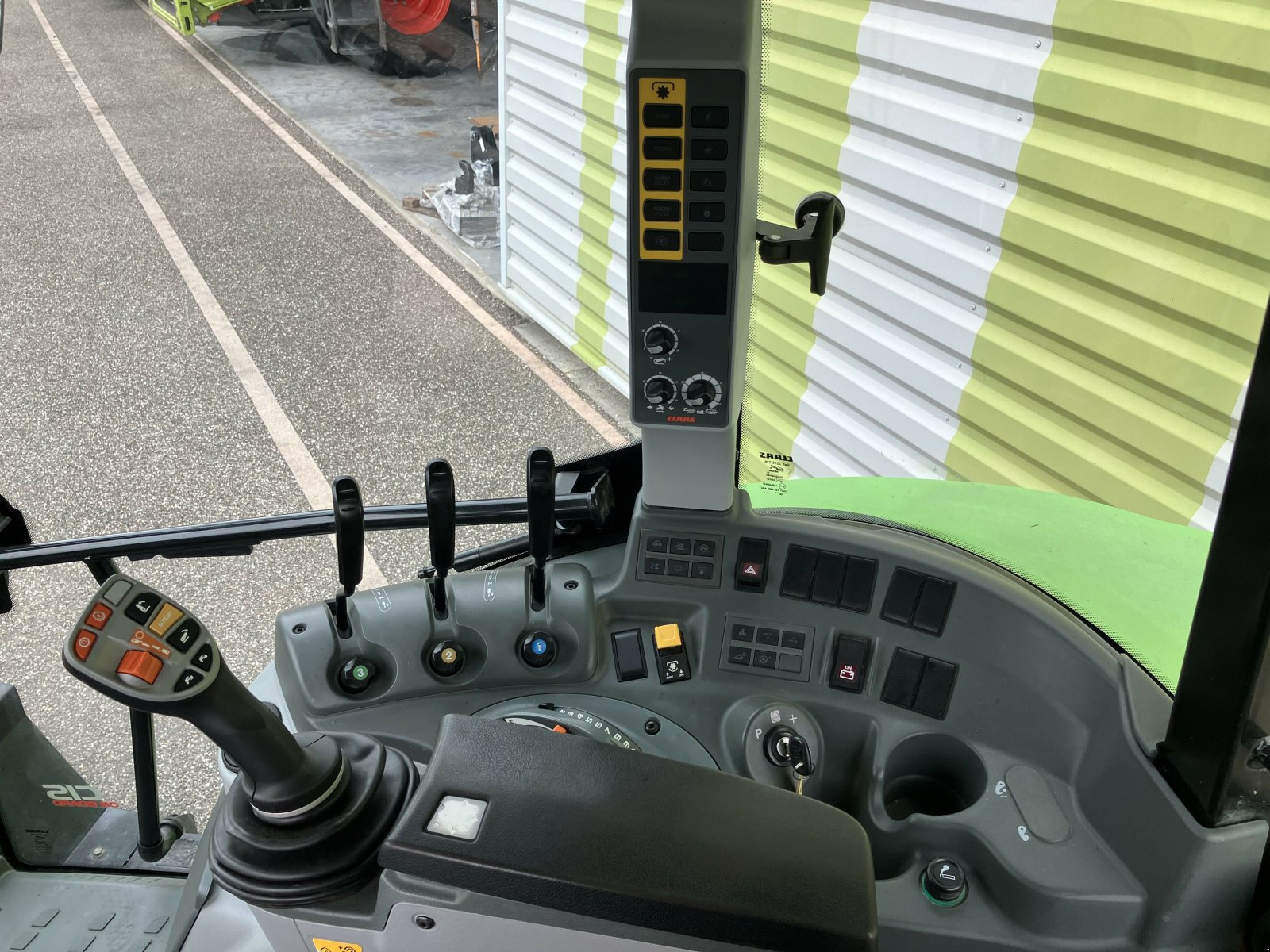 Traktor du type CLAAS ARION 440 PROACTIV, Gebrauchtmaschine en ailias (Photo 8)