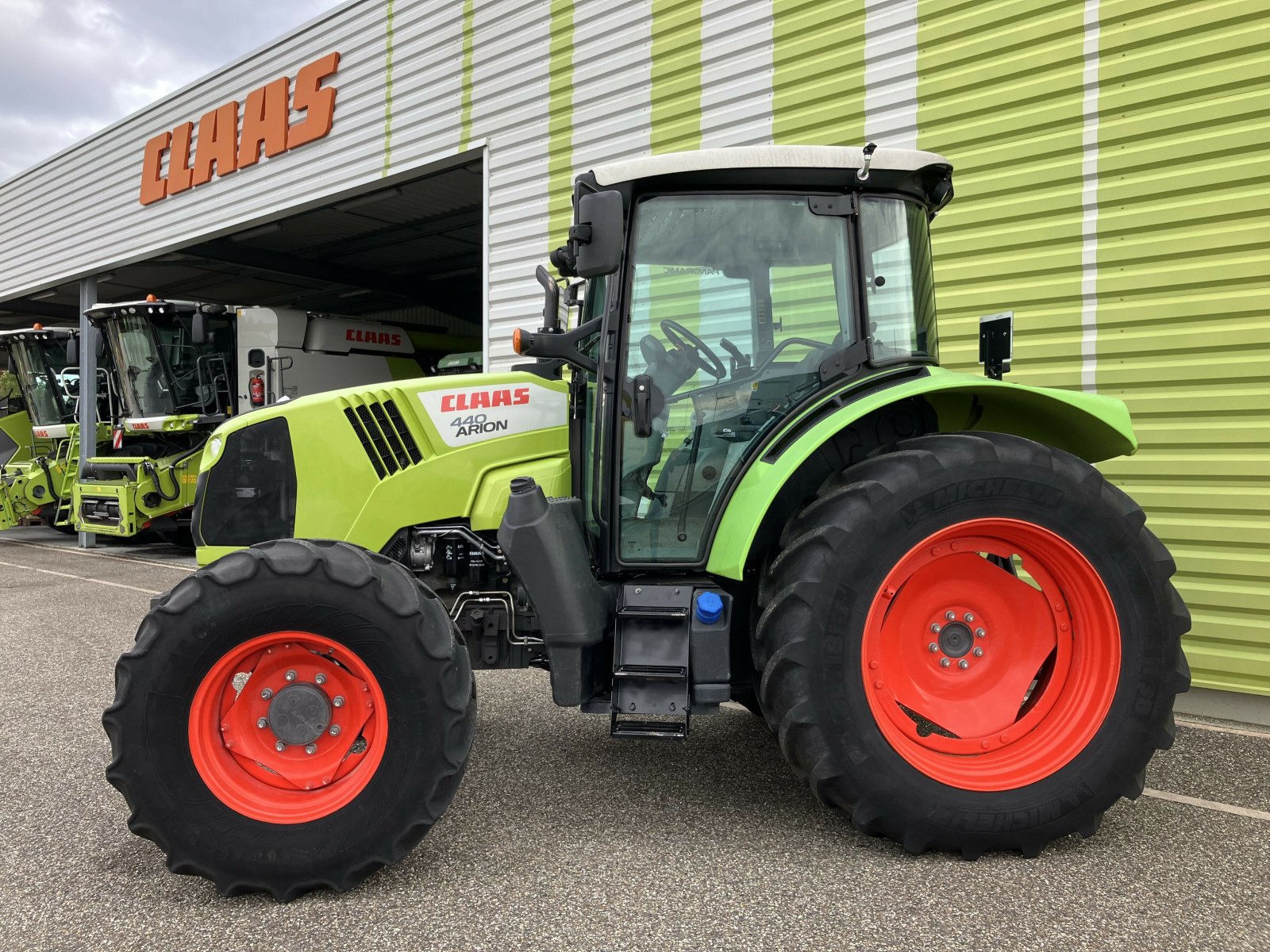 Traktor des Typs CLAAS ARION 440 PROACTIV, Gebrauchtmaschine in ailias (Bild 2)