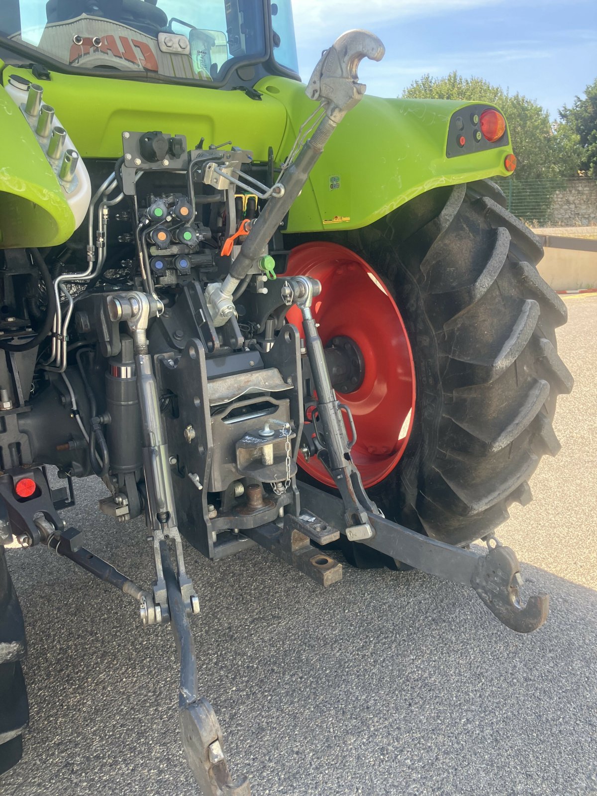 Traktor Türe ait CLAAS ARION 440 SUR MESUR T4I, Gebrauchtmaschine içinde SAINT ANDIOL (resim 2)