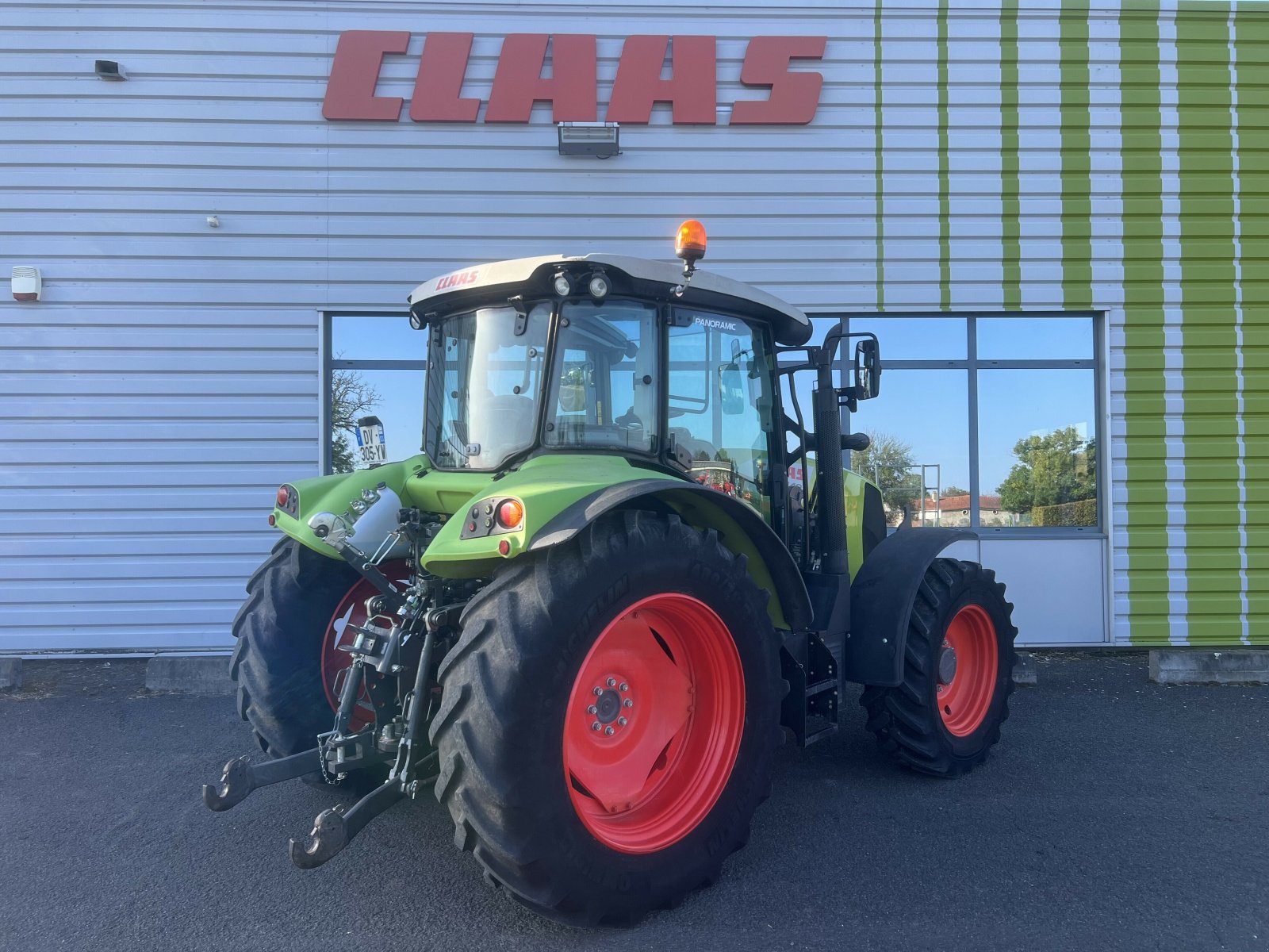 Traktor van het type CLAAS ARION 440, Gebrauchtmaschine in Issoire (Foto 3)